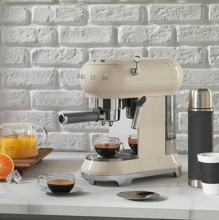 Espresso Coffee Machine Smeg Color Crema