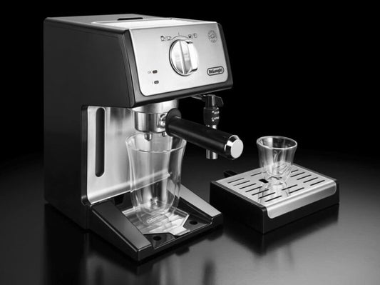 Cafetera Espresso Delonghi color negro